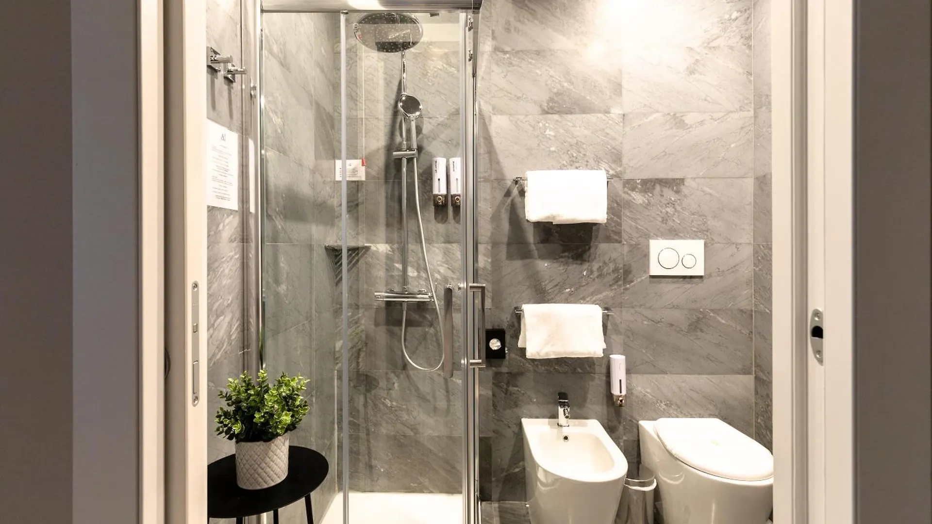 Ah - Duomo Essence Hotel Milan