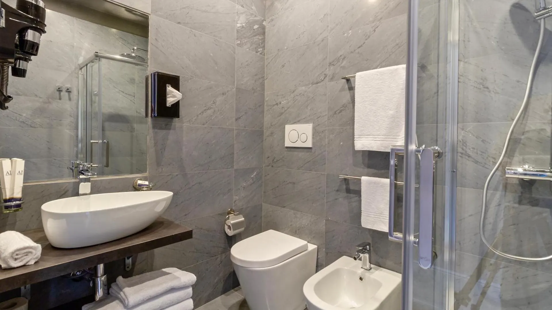 Hotel Ah - Duomo Essence Milán