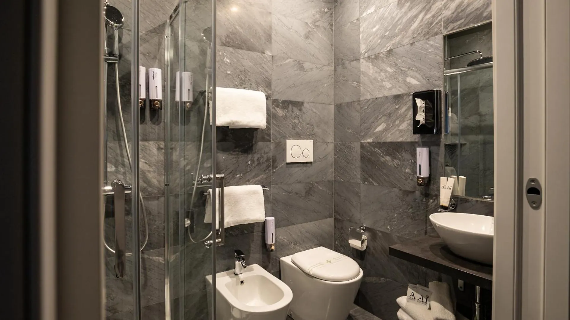 Hotel Ah - Duomo Essence Milán