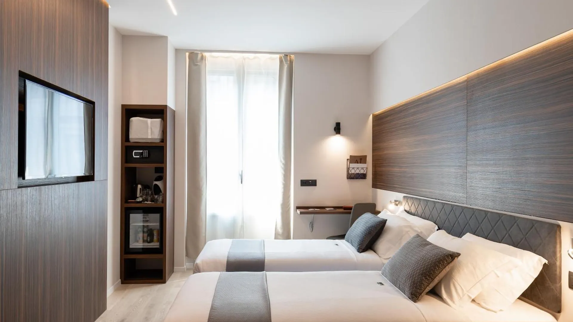 Hotel Ah - Duomo Essence Milán